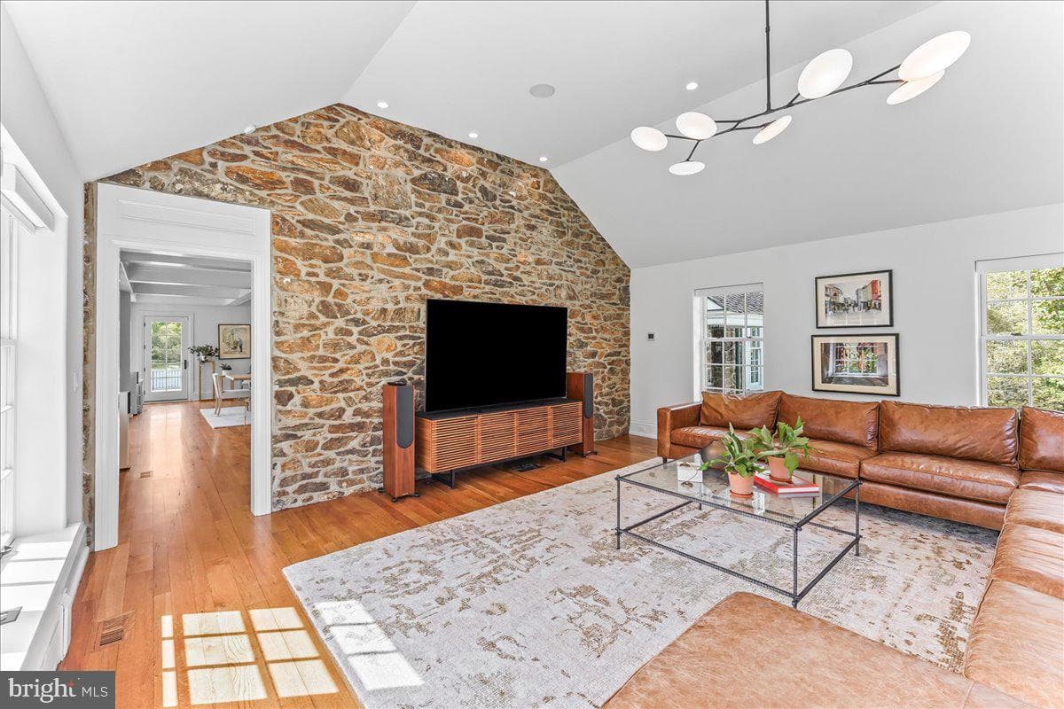 80 Heyburn Road photo 32