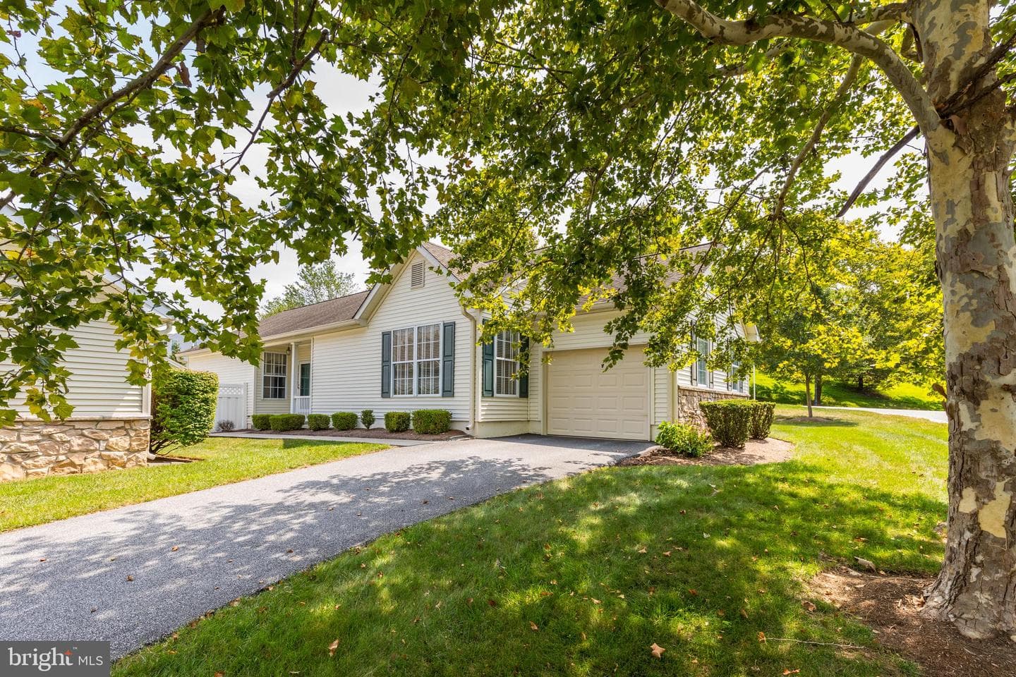 1000 N Phipps Woods Court photo 2