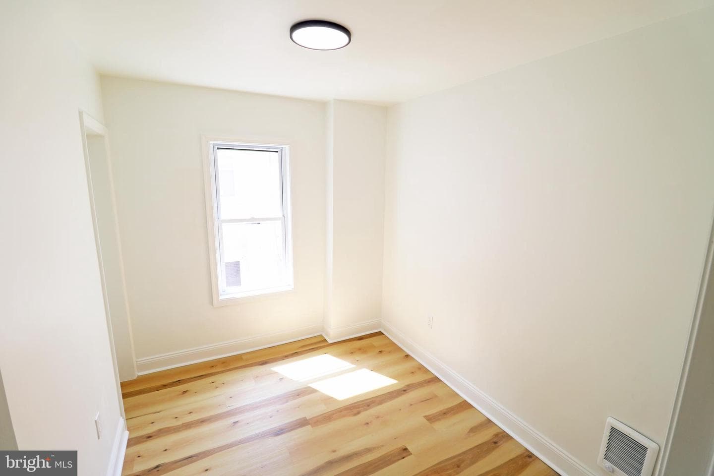 342 Kerlin Street photo 17