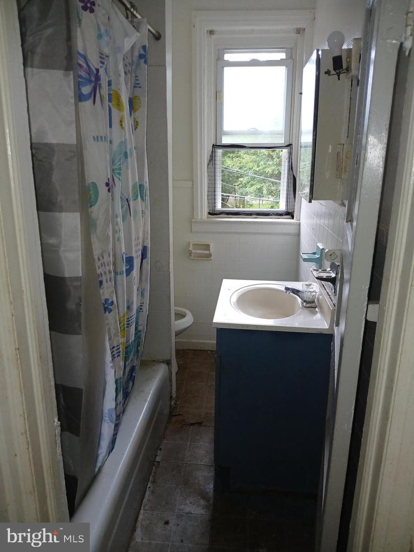 1124 W 9th Street photo 2