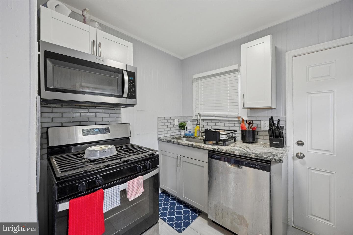 137 Elder Ave photo 6