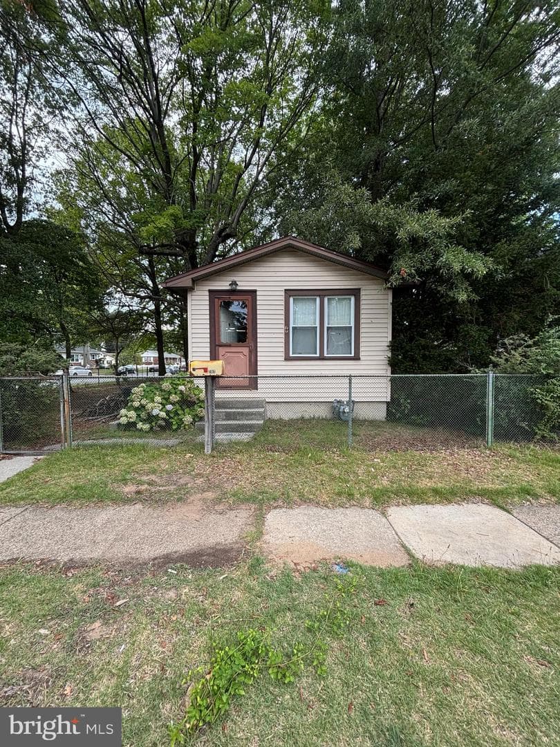 202 Mohican Street photo 1