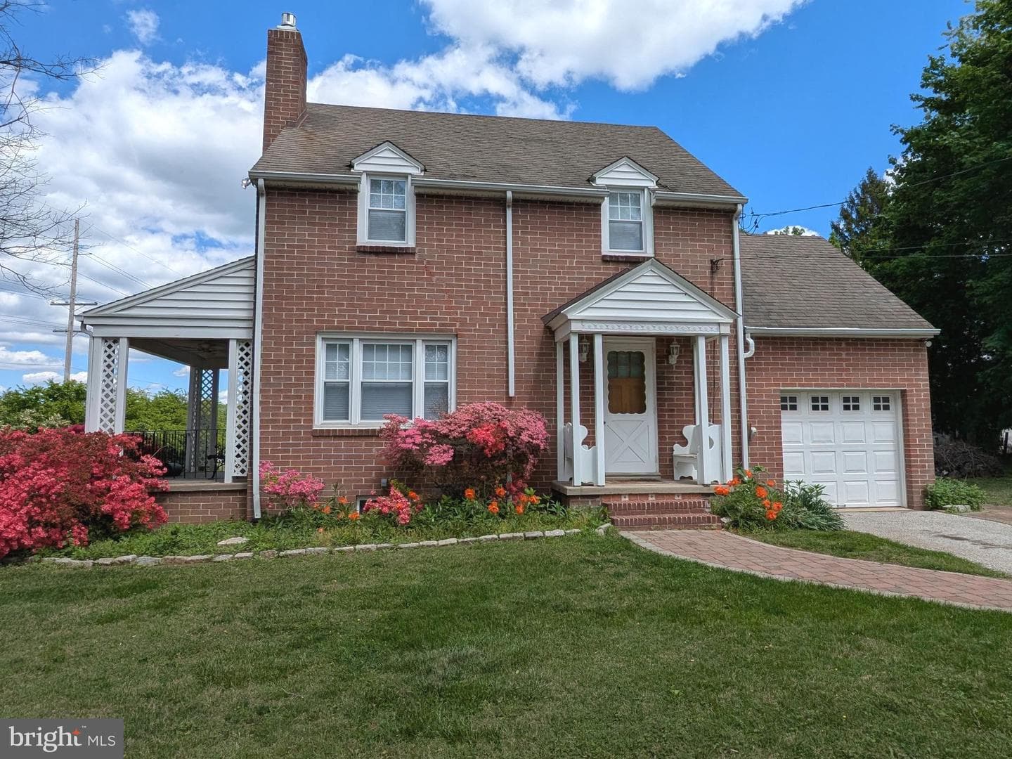 91 Columbia Avenue photo 1