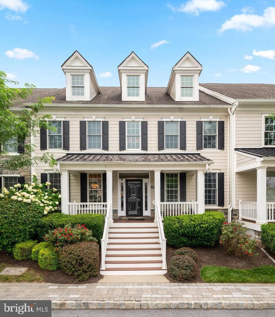 3728 Liseter Gardens photo 1