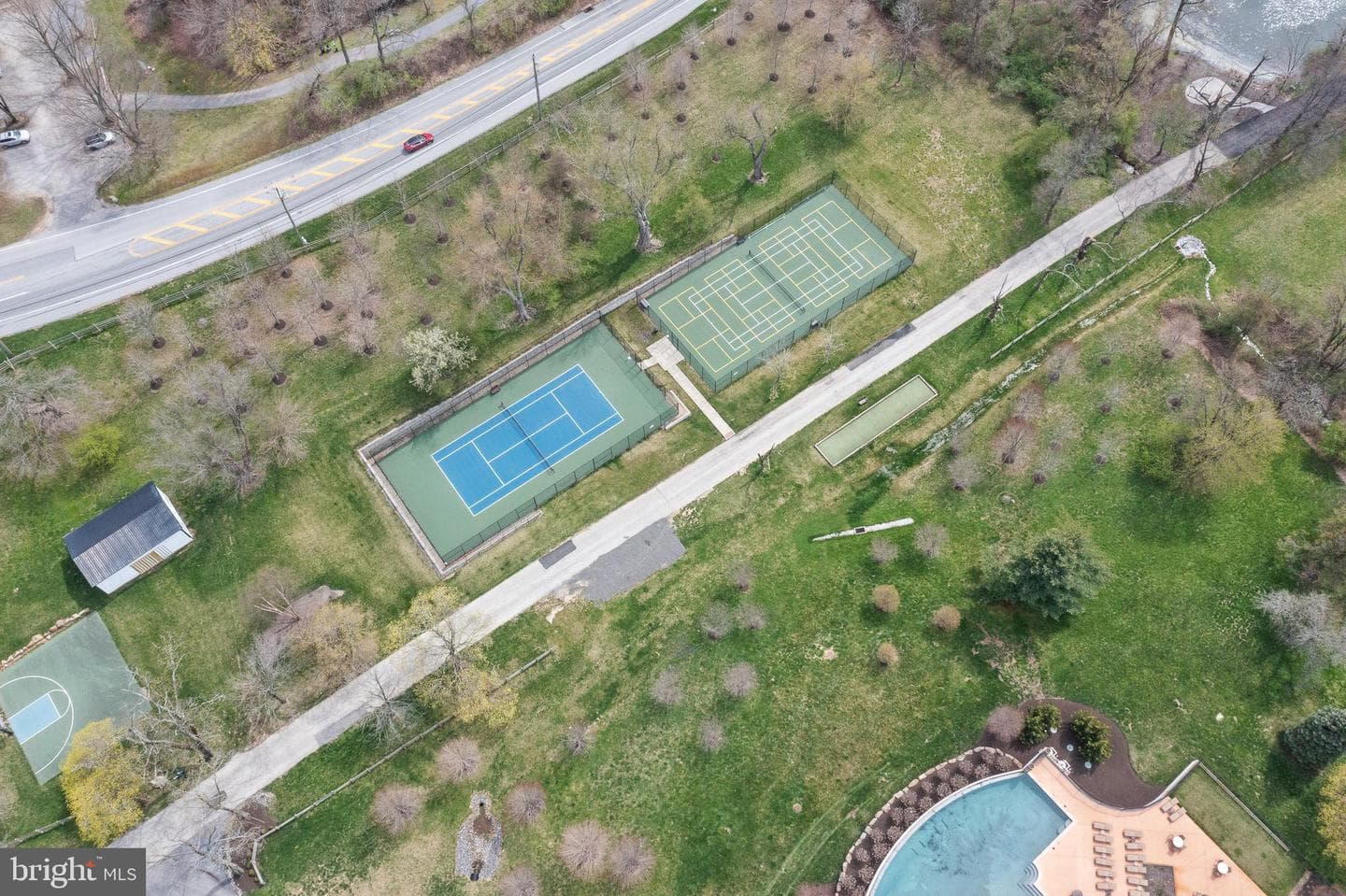 3728 Liseter Gardens photo 43
