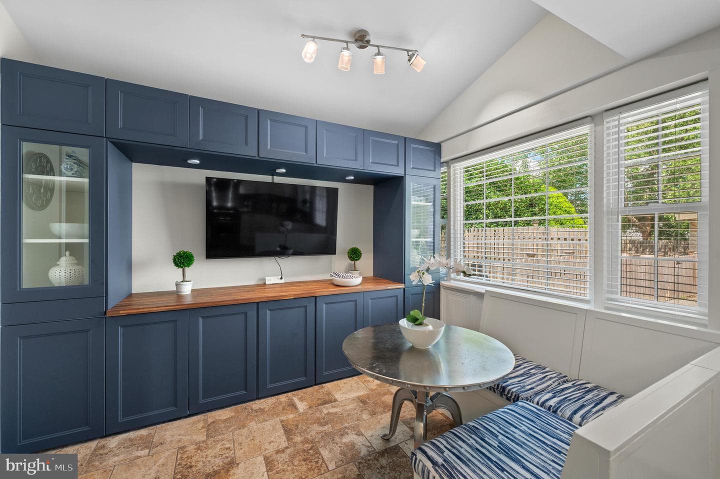 12 Lowrys Lane photo 16