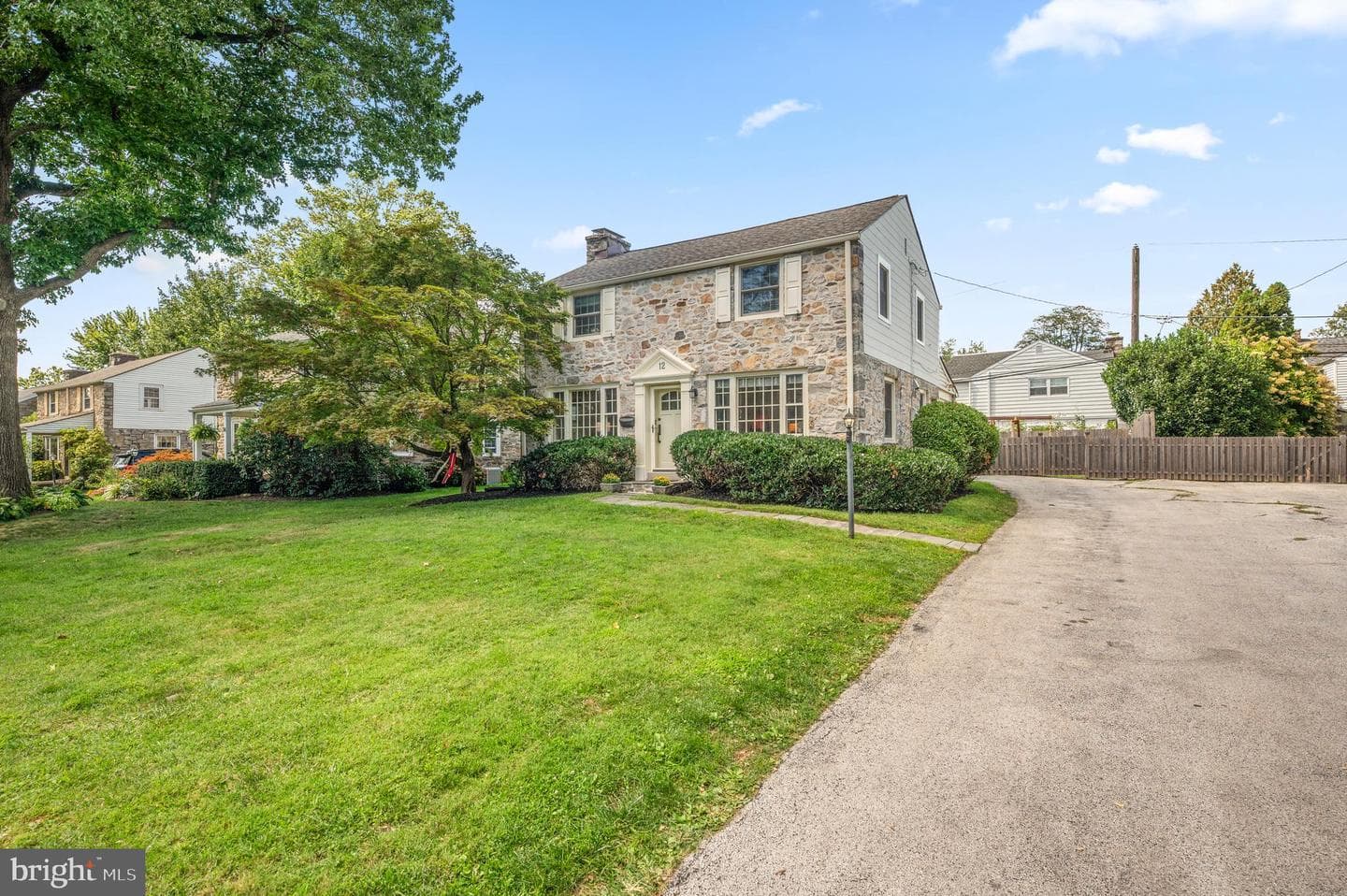 12 Lowrys Lane photo 3
