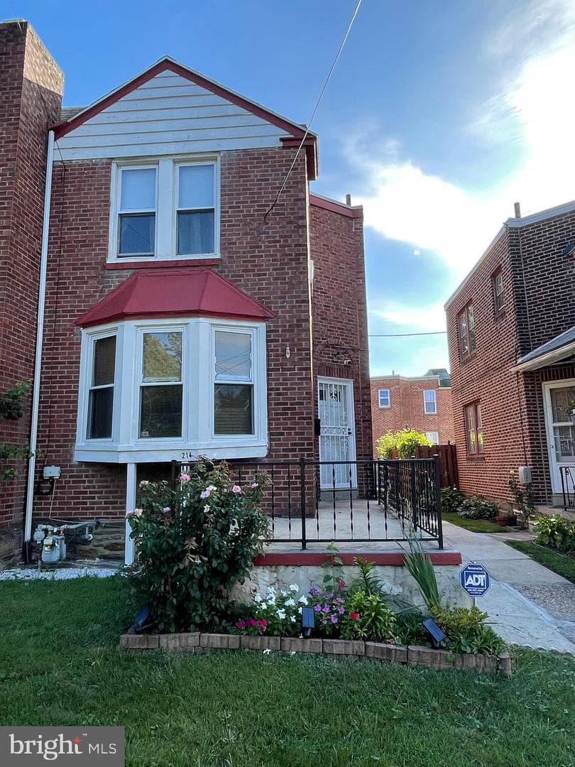 214 N Lynn Boulevard photo 3