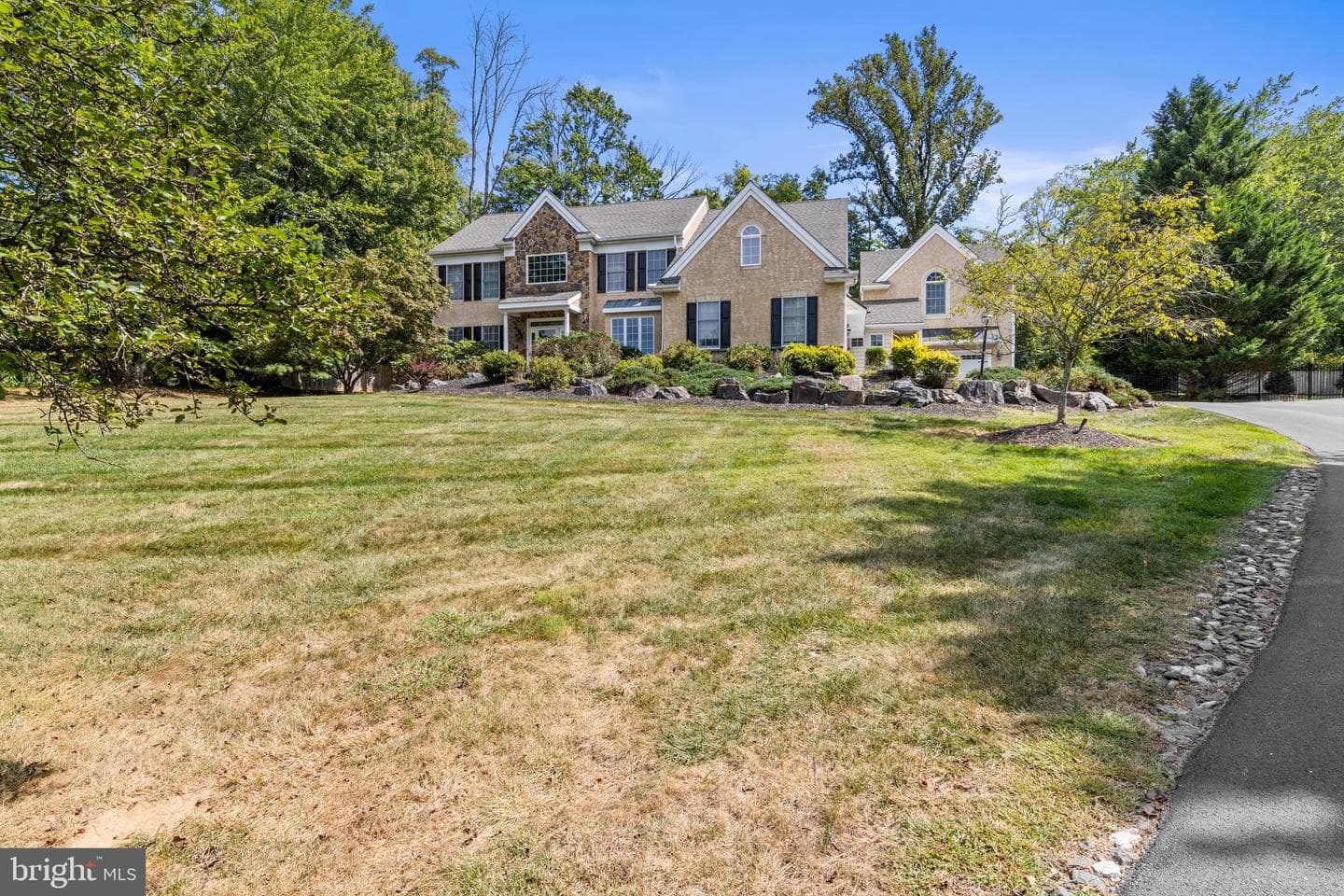 588 S Heilbron Drive photo 2