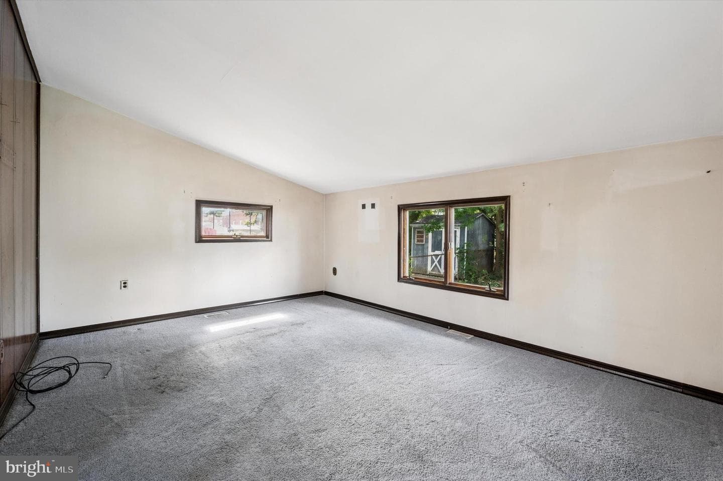 511 Clark Avenue photo 9