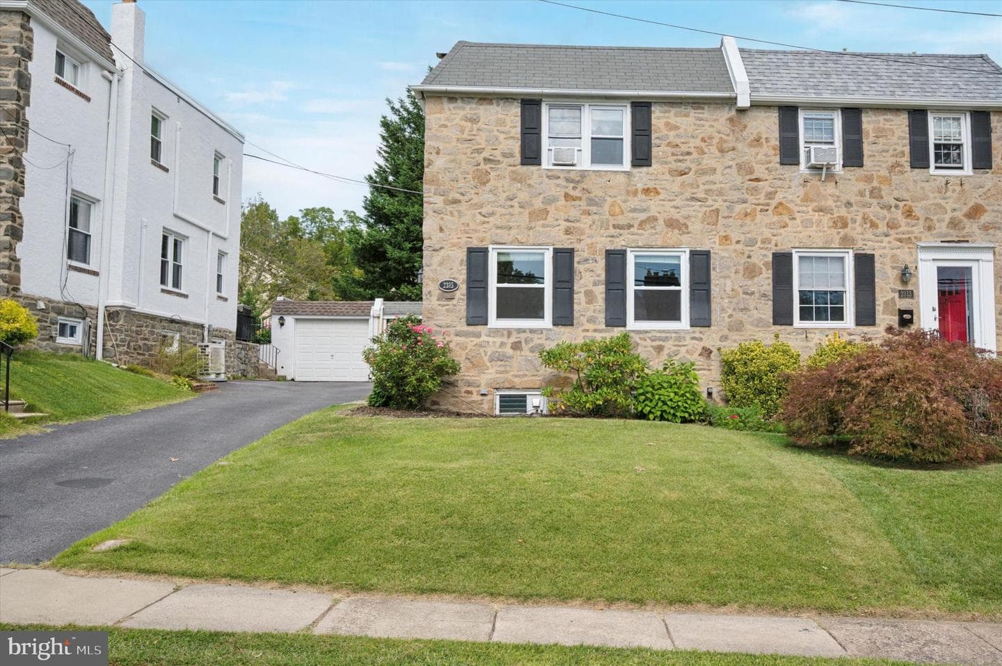 2315 Bryn Mawr Avenue photo 2