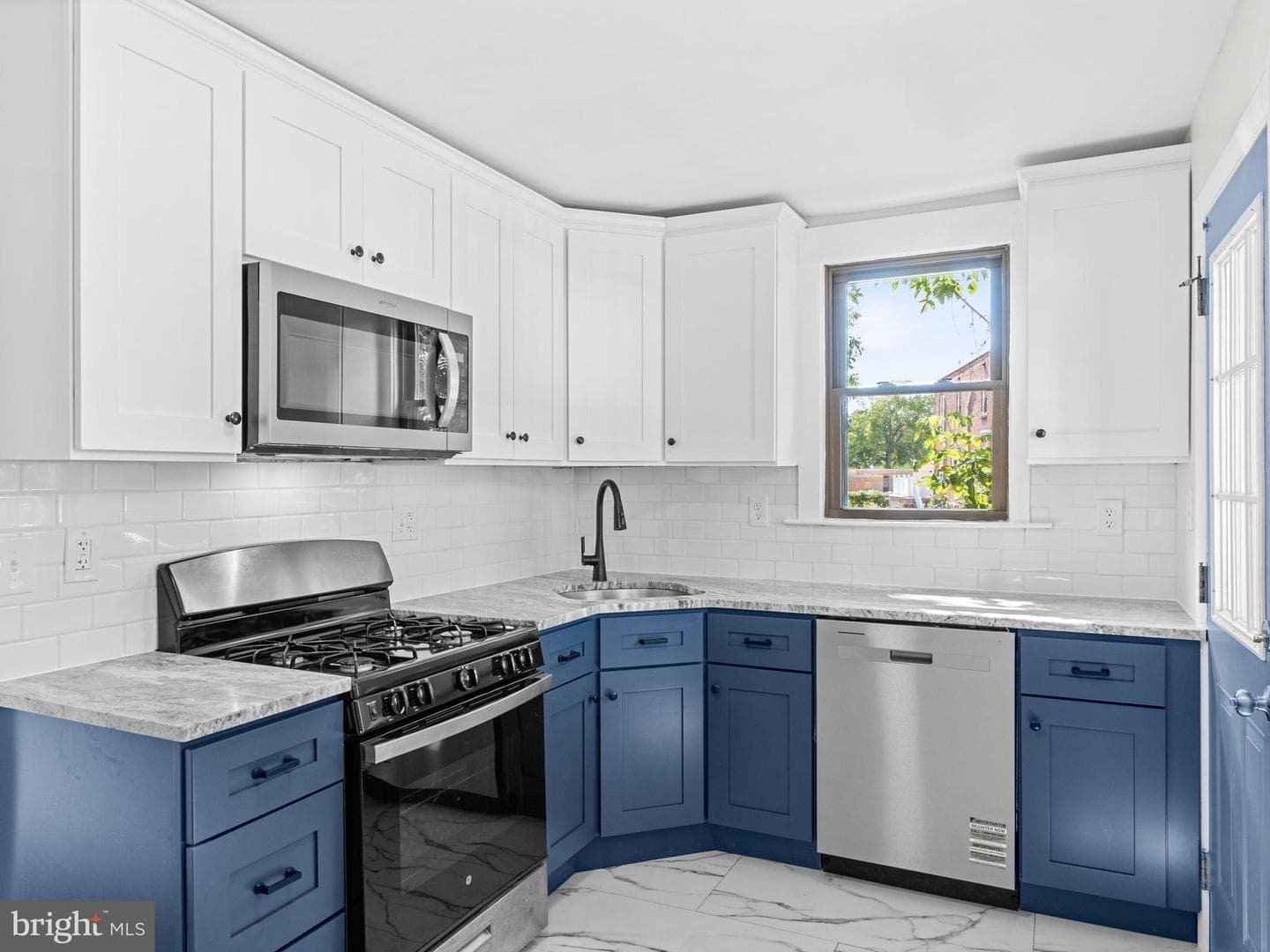 13 Florence Avenue photo 10