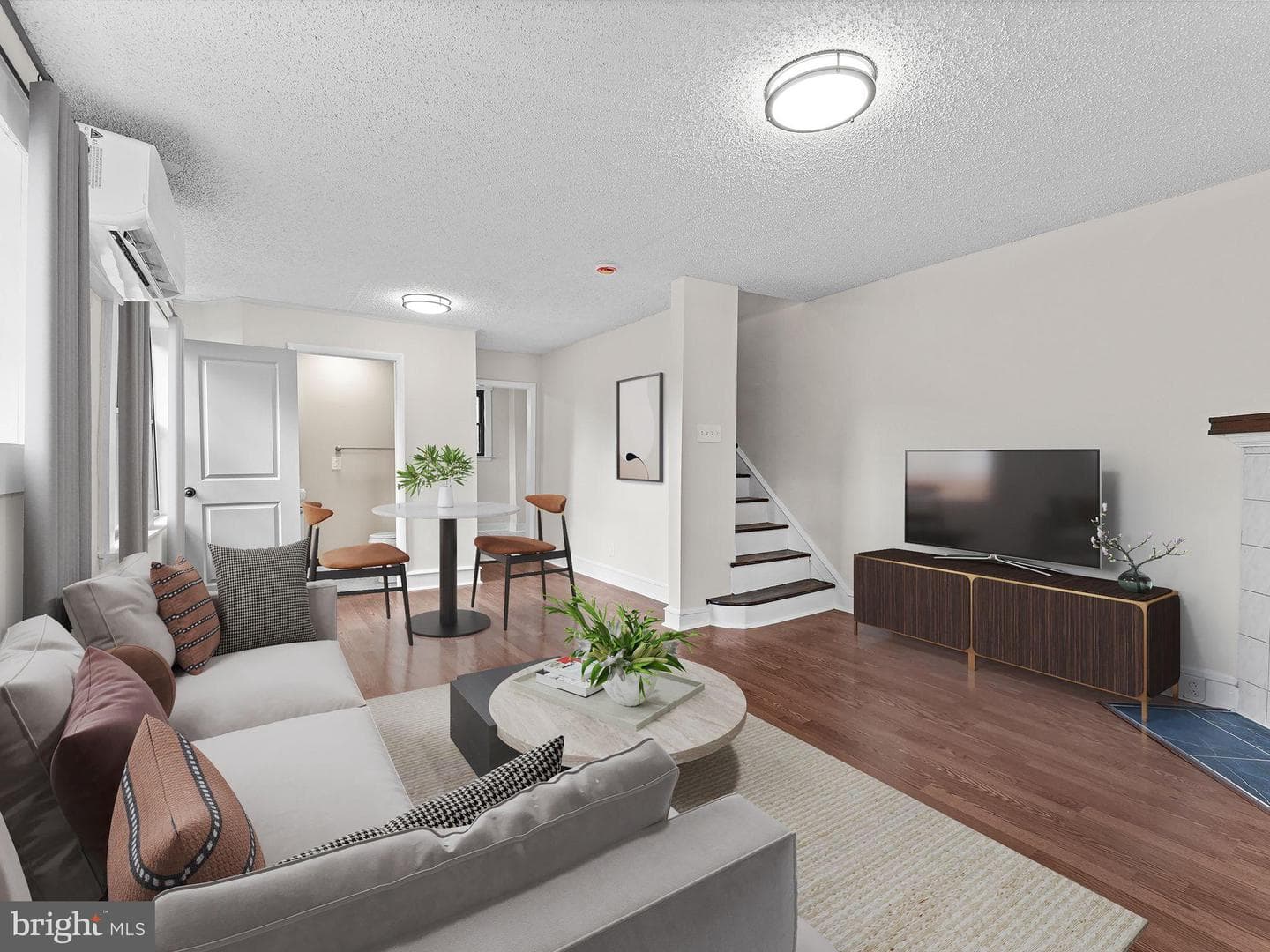 13 Florence Avenue photo 3