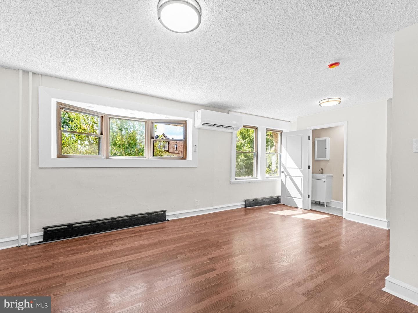 13 Florence Avenue photo 7