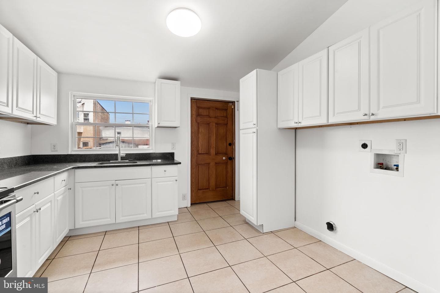 1359 Green Street photo 5