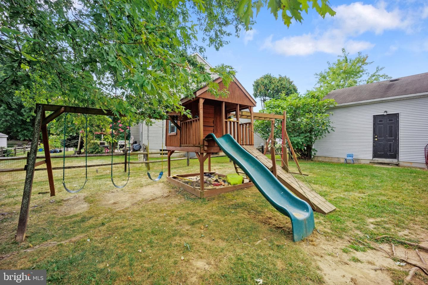 107 Romaine Way photo 36