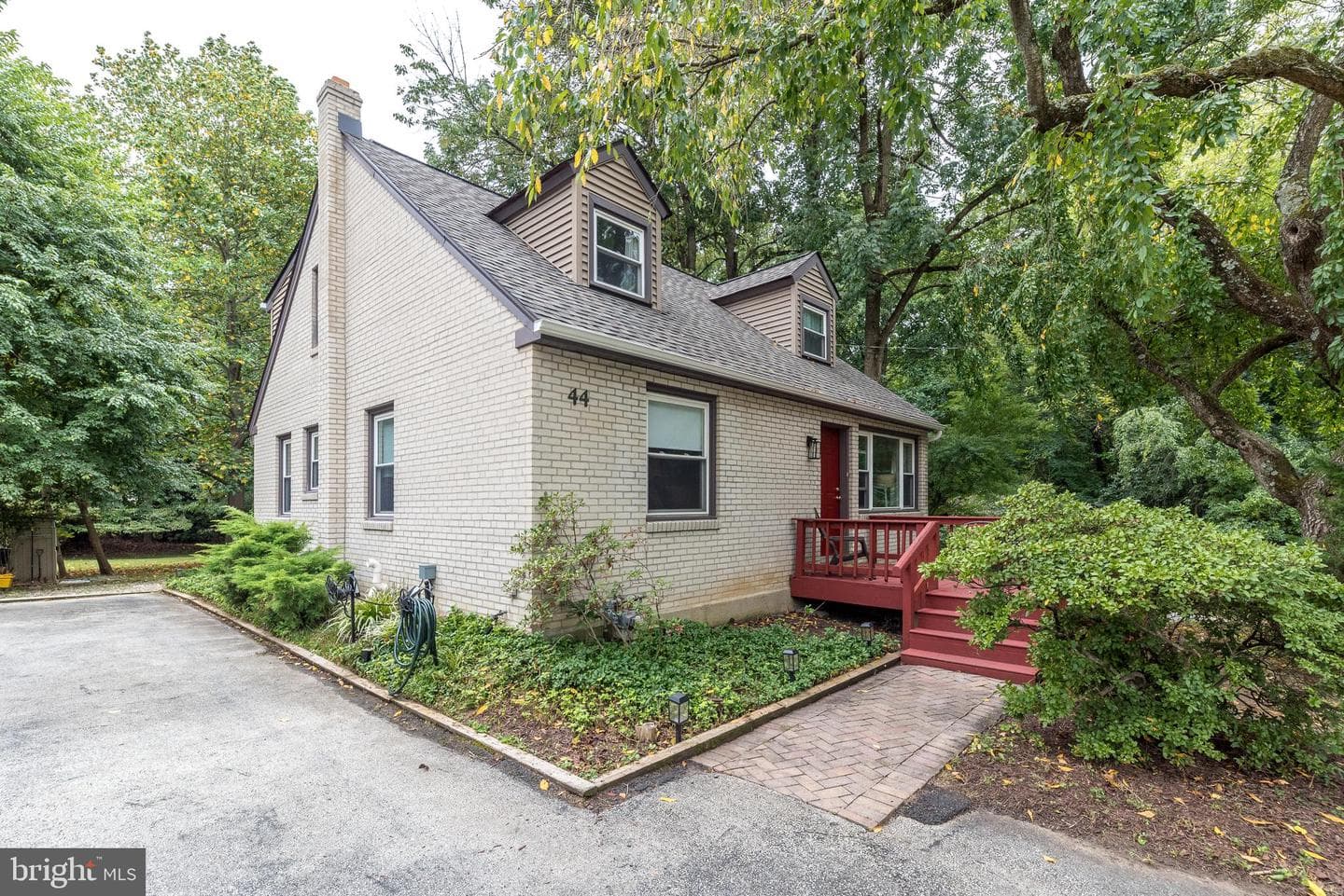 44 Yale Avenue photo 2