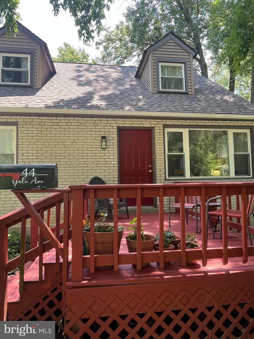 44 Yale Avenue photo 3