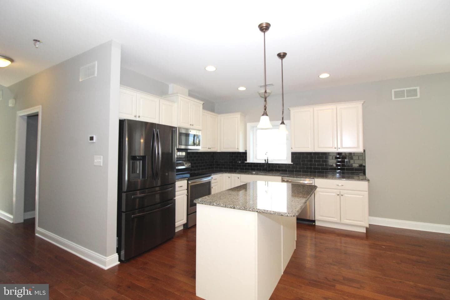 2608 Grand Avenue photo 5