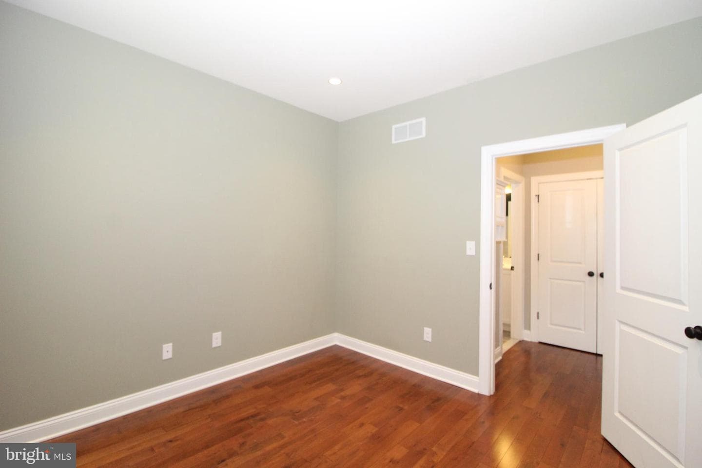 2608 Grand Avenue photo 8