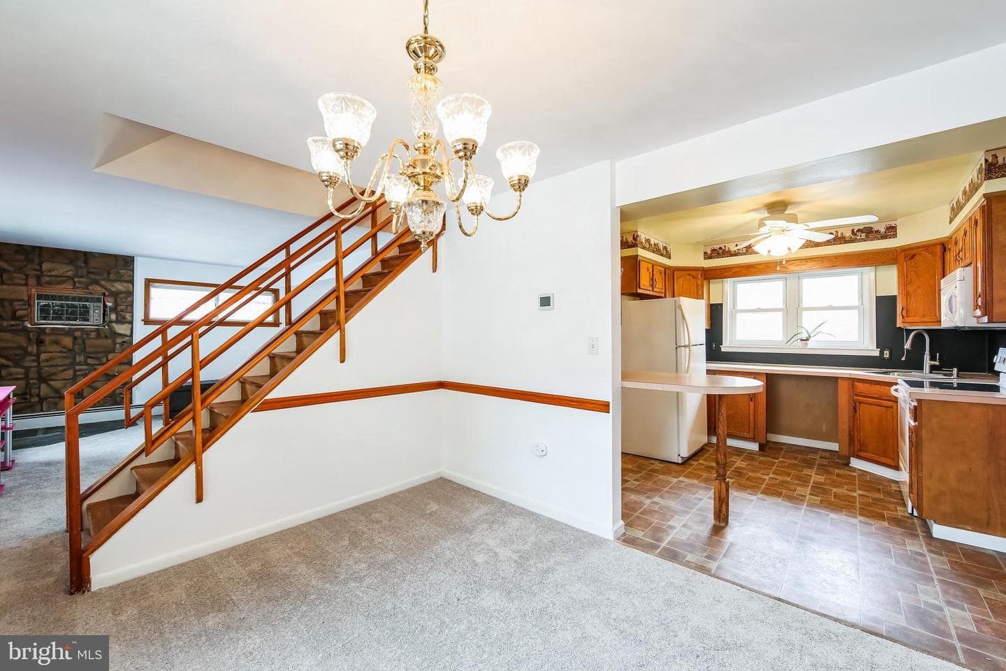200 E Roland Road photo 19