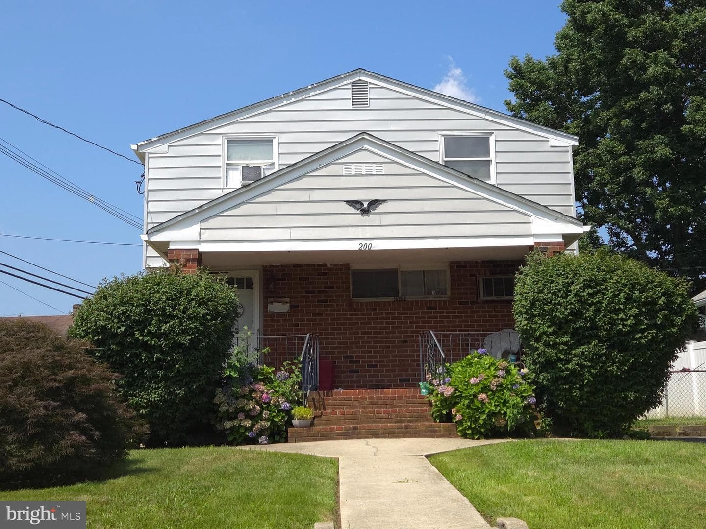 200 E Roland Road photo 2