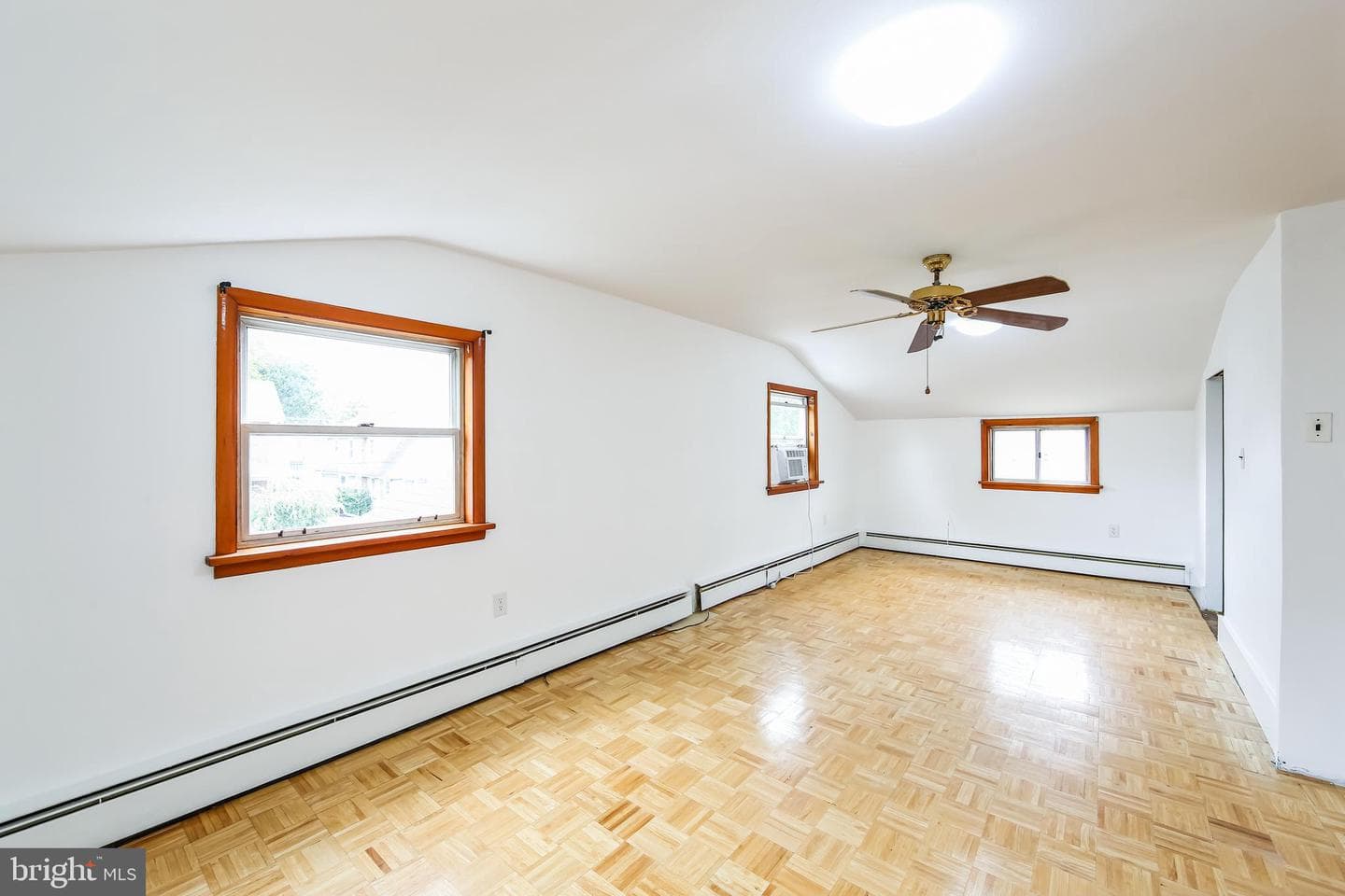 200 E Roland Road photo 23