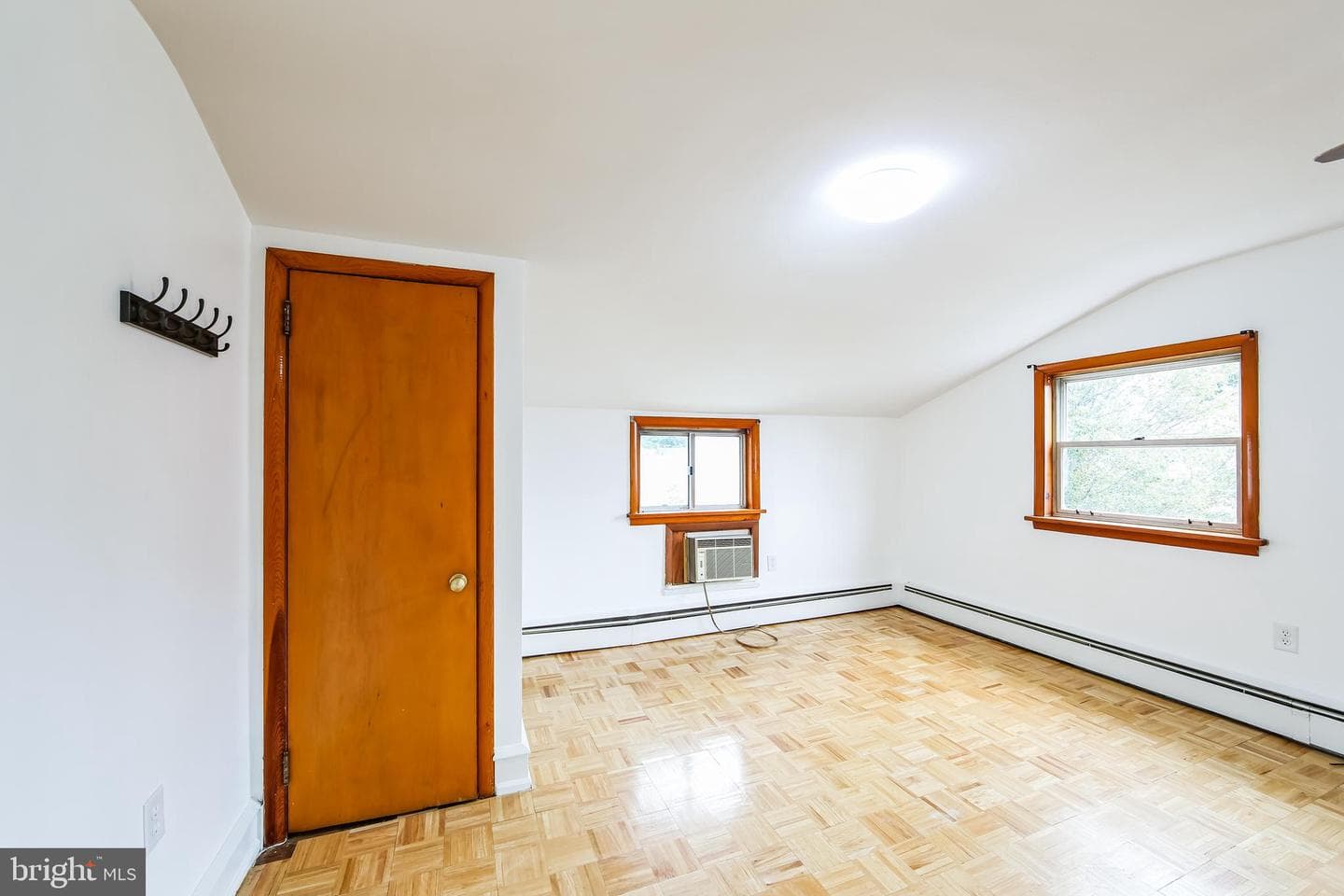 200 E Roland Road photo 25