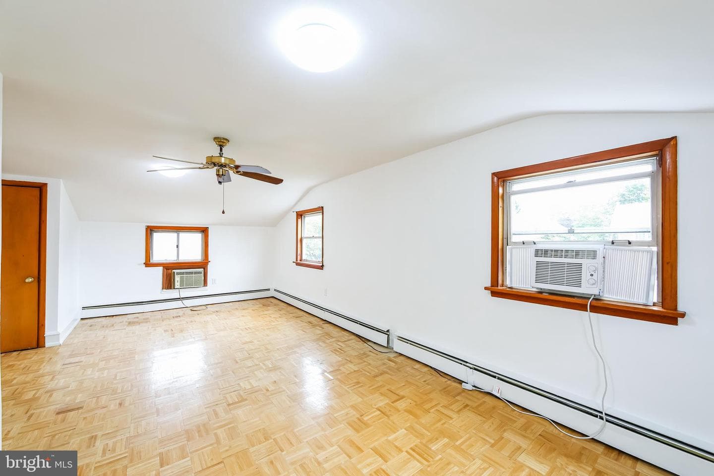200 E Roland Road photo 26