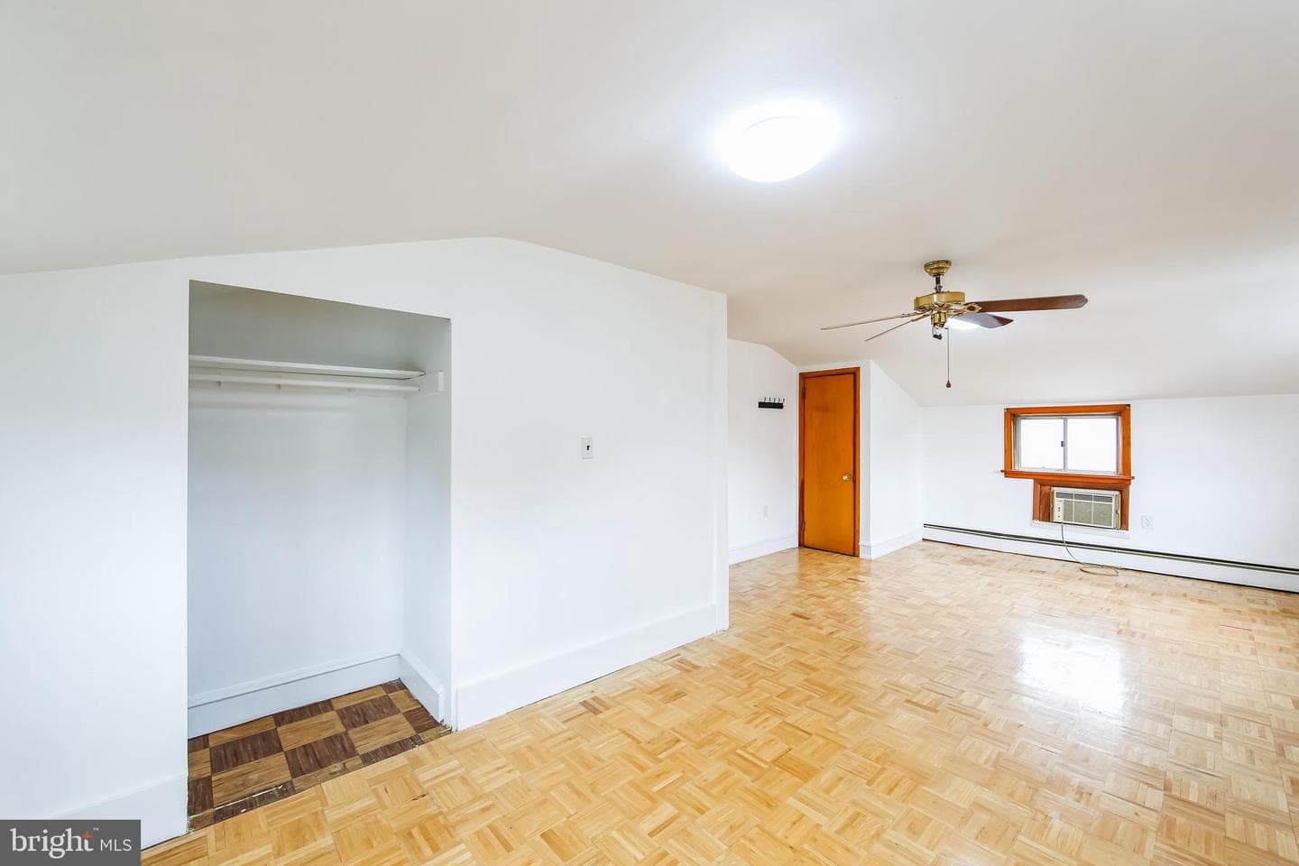 200 E Roland Road photo 27
