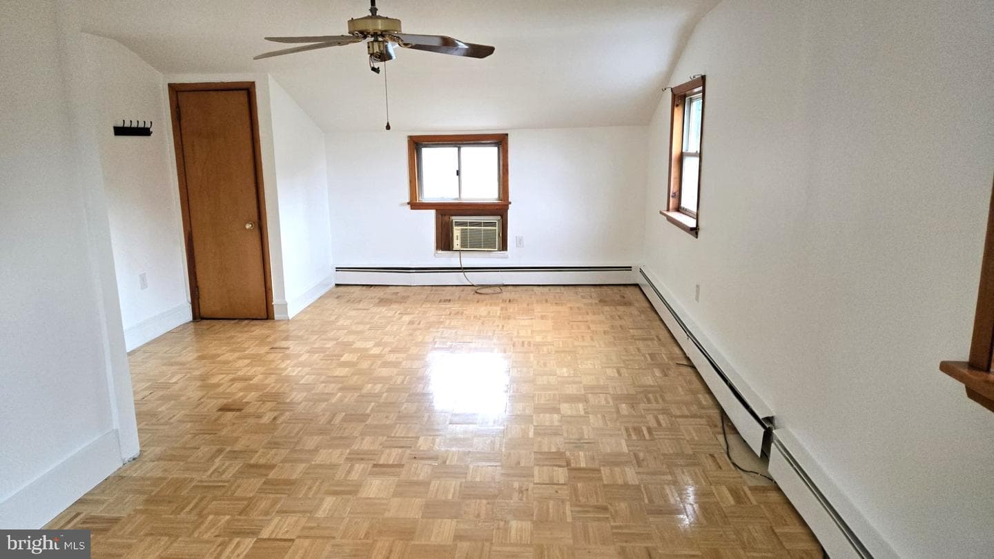 200 E Roland Road photo 28