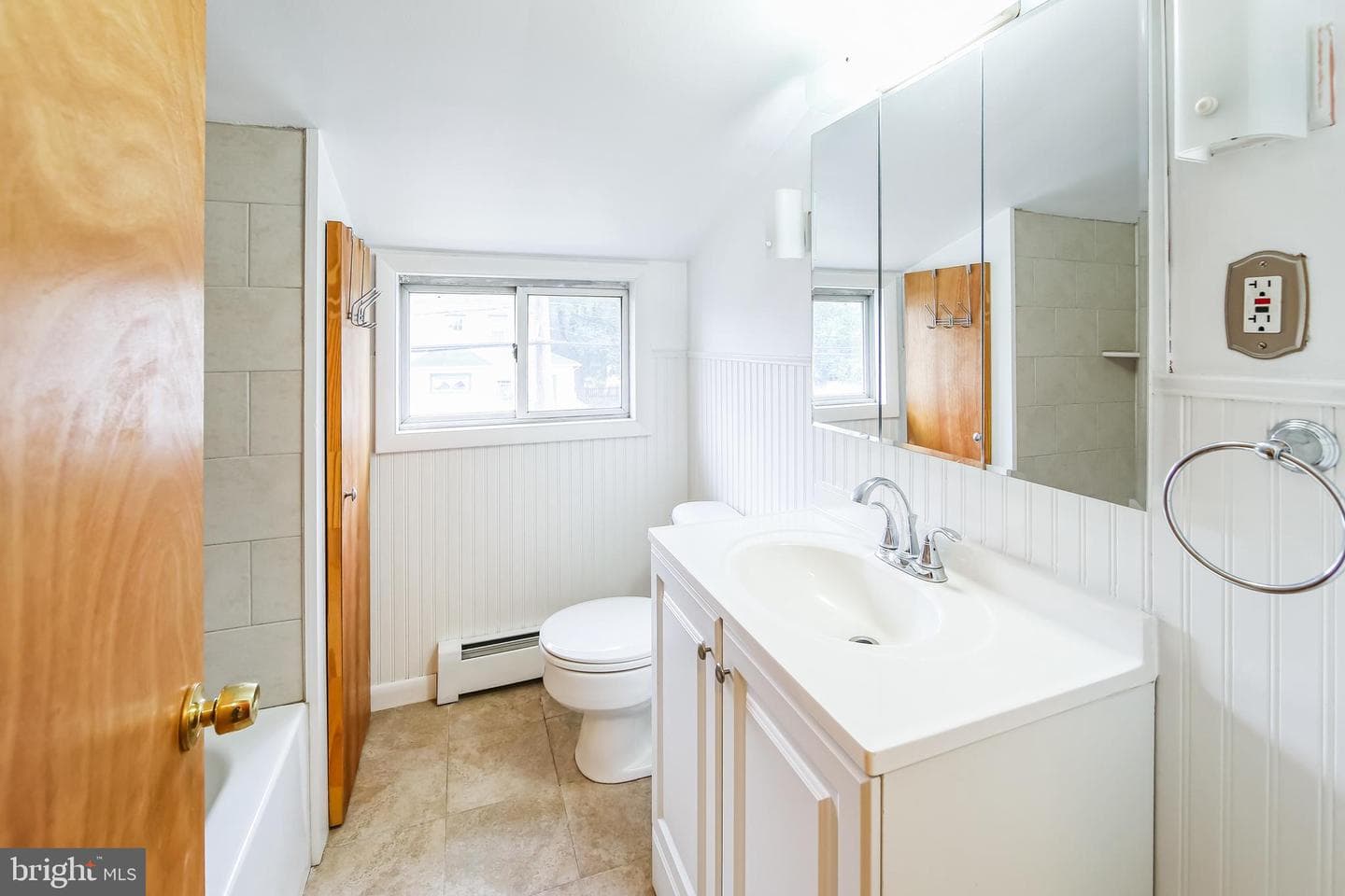 200 E Roland Road photo 31