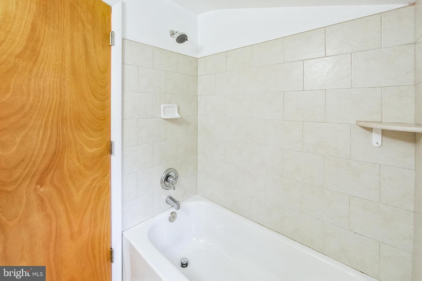 200 E Roland Road photo 32