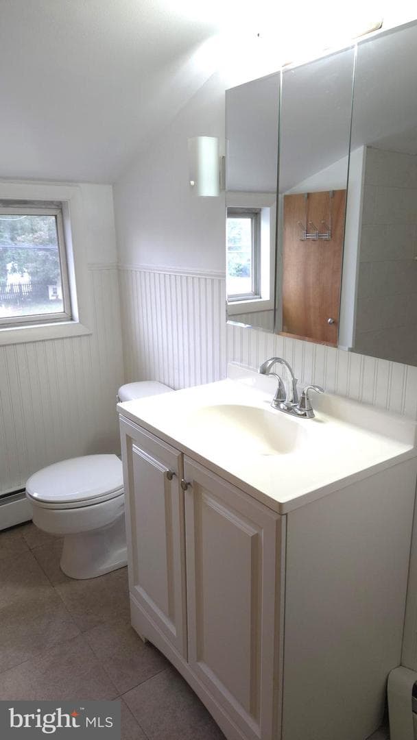 200 E Roland Road photo 35