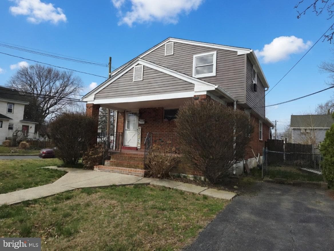 200 E Roland Road photo 4