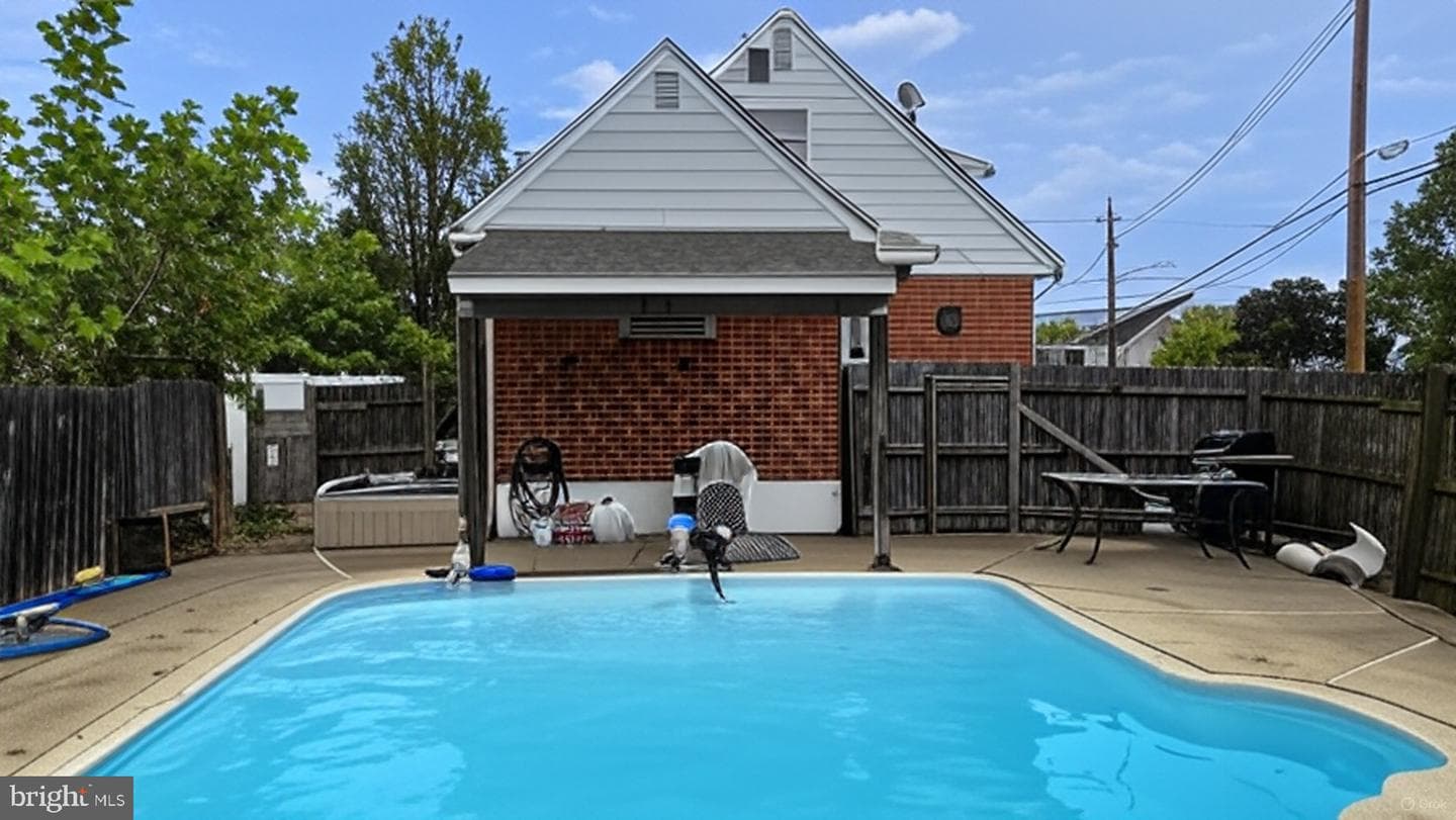 200 E Roland Road photo 43