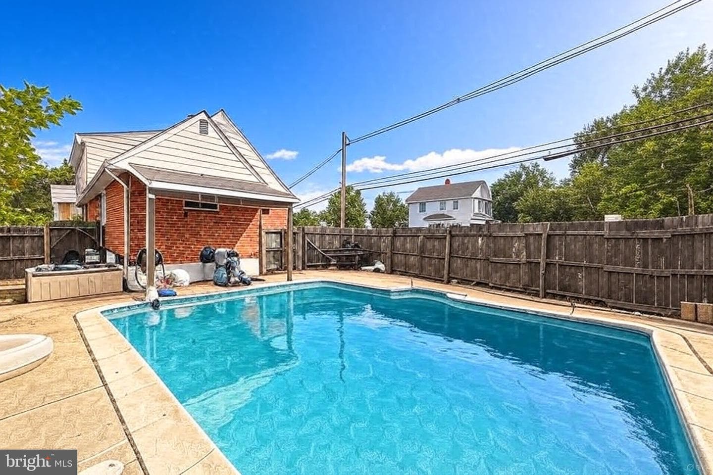 200 E Roland Road photo 44