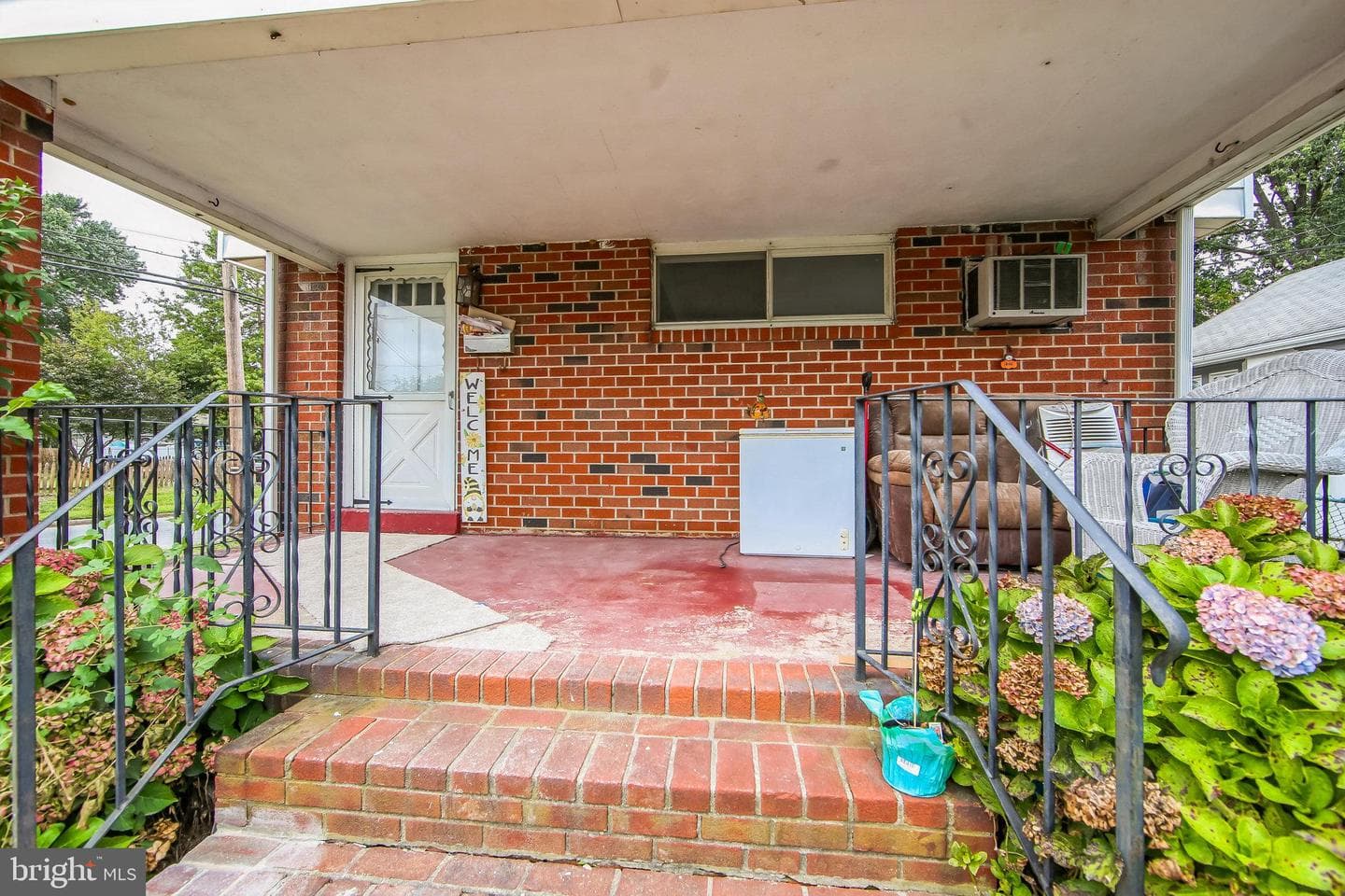 200 E Roland Road photo 8