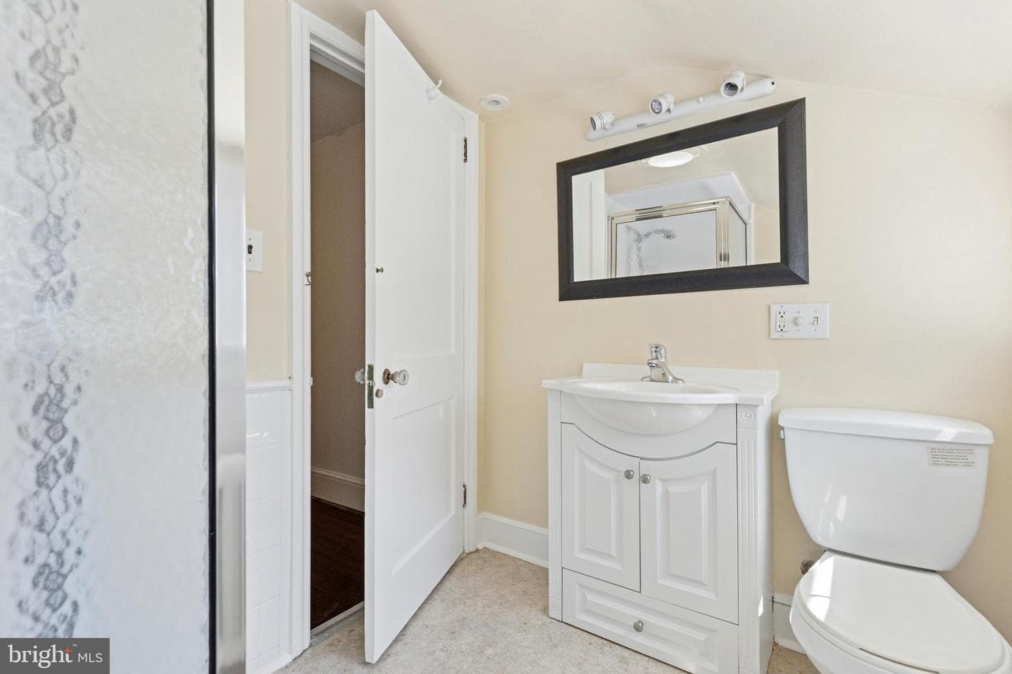 651 N Chester Road photo 40