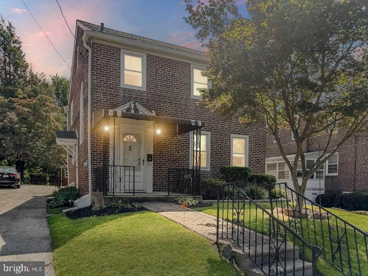 4812 Woodland Avenue photo 3