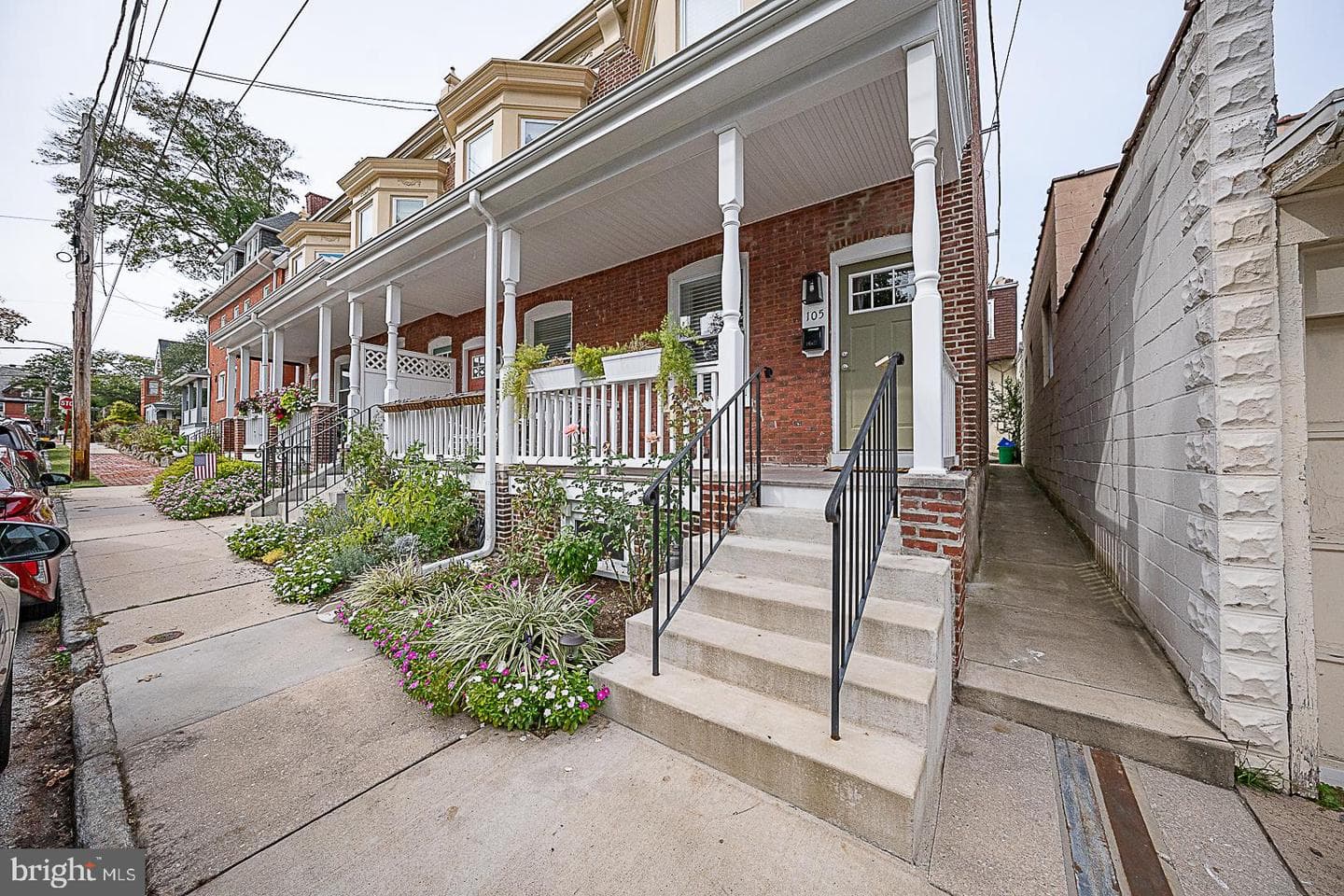 105 W Franklin Street photo 1