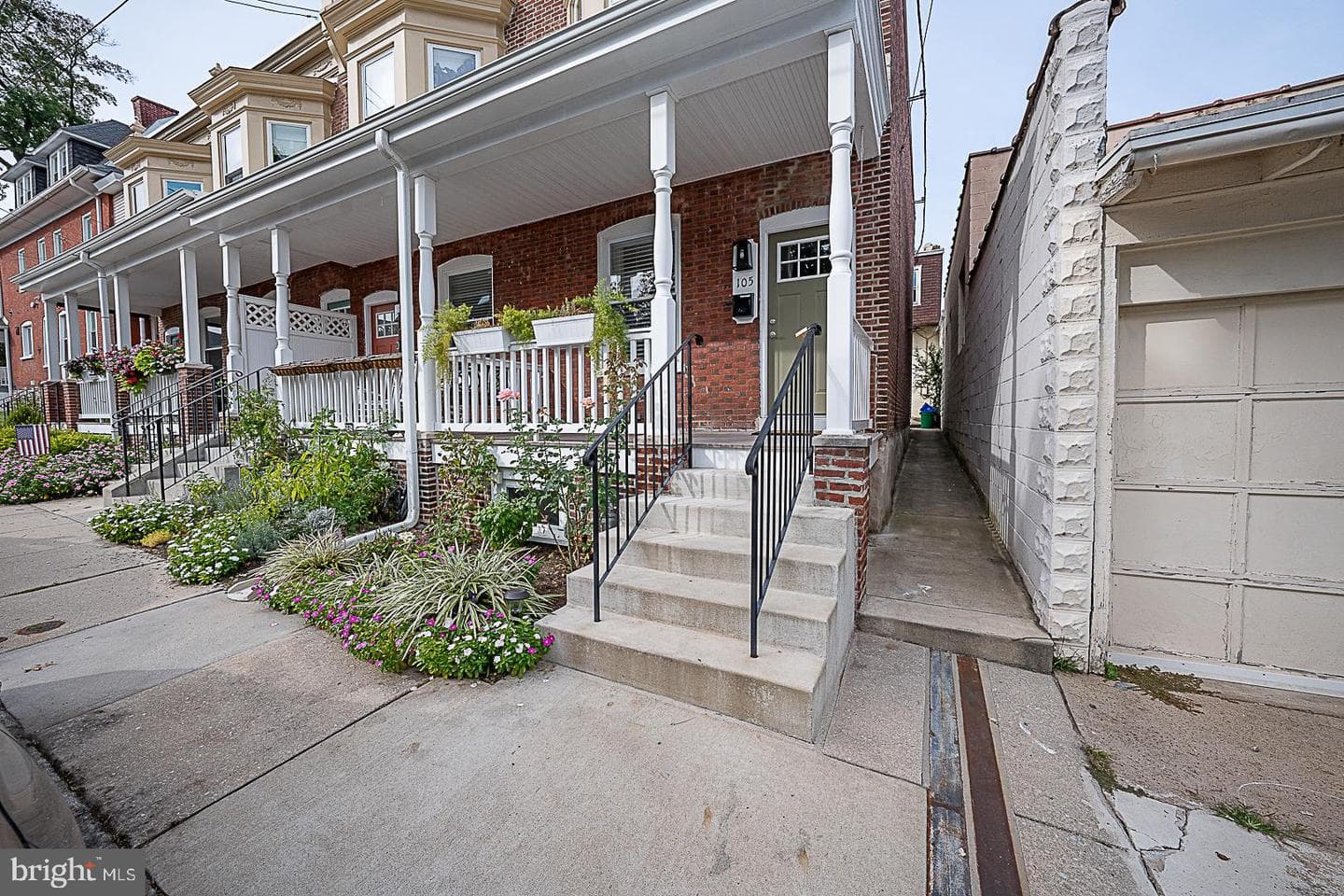105 W Franklin Street photo 2