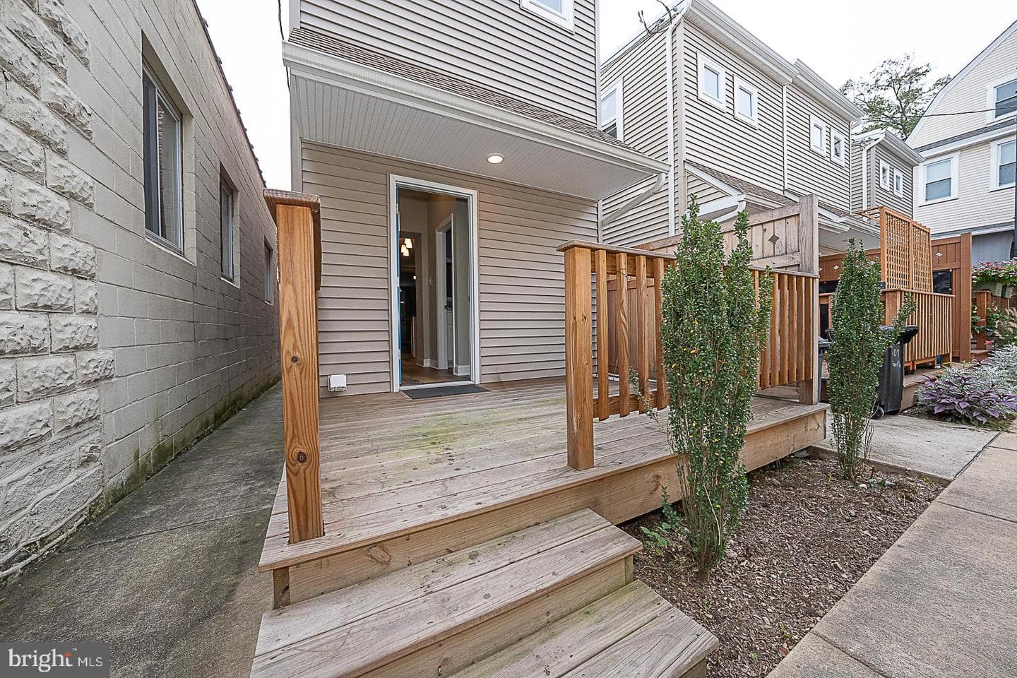 105 W Franklin Street photo 21
