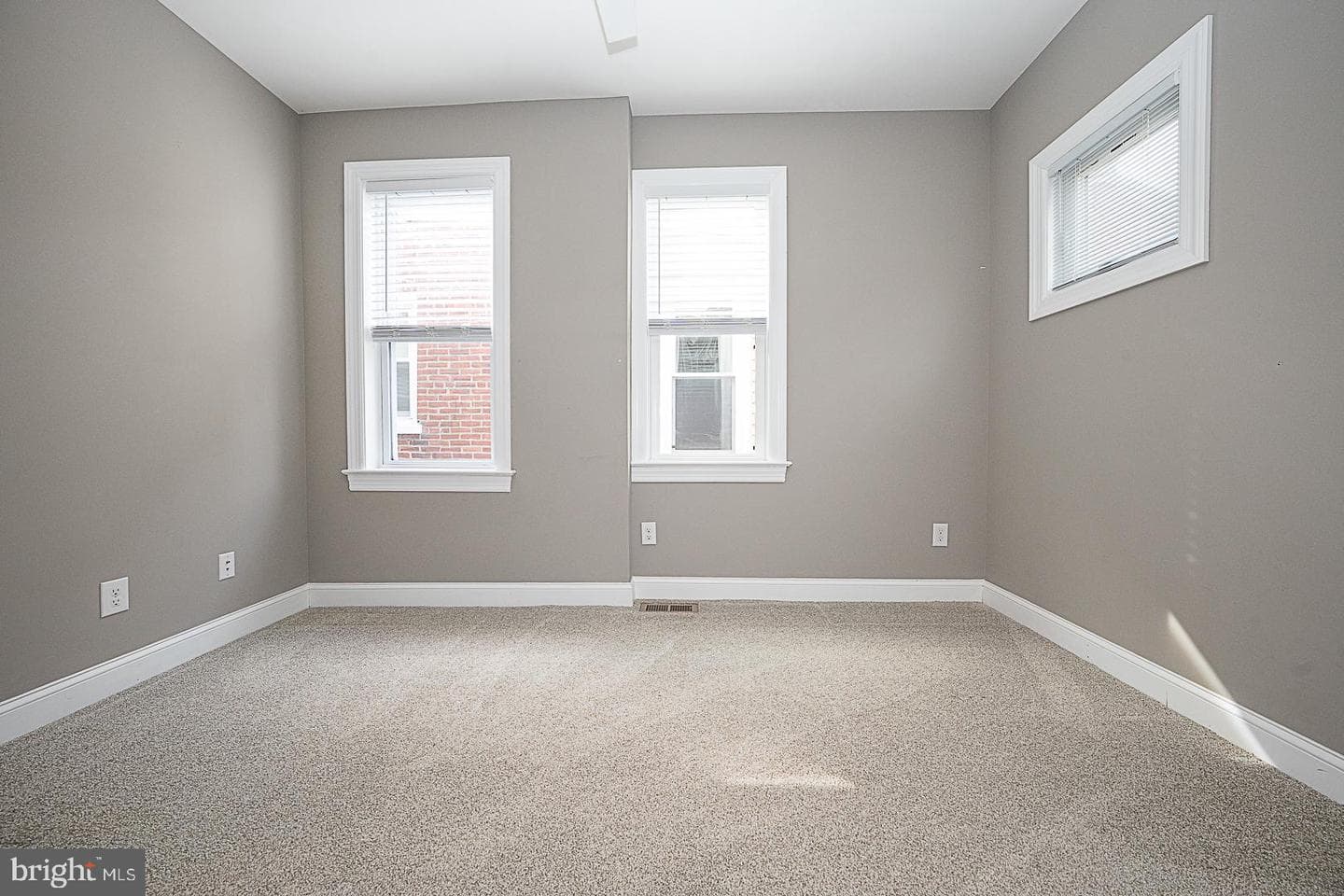 105 W Franklin Street photo 34