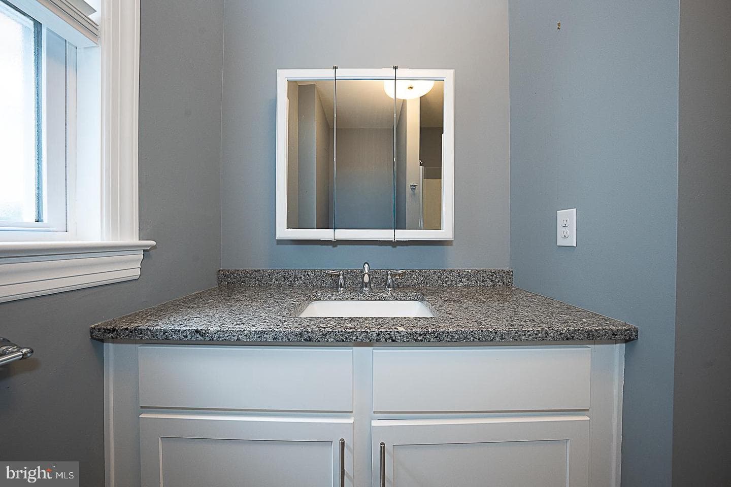 105 W Franklin Street photo 37