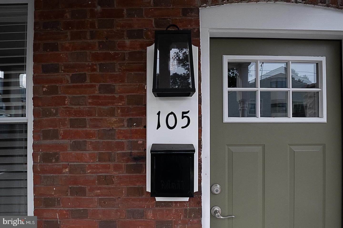 105 W Franklin Street photo 4