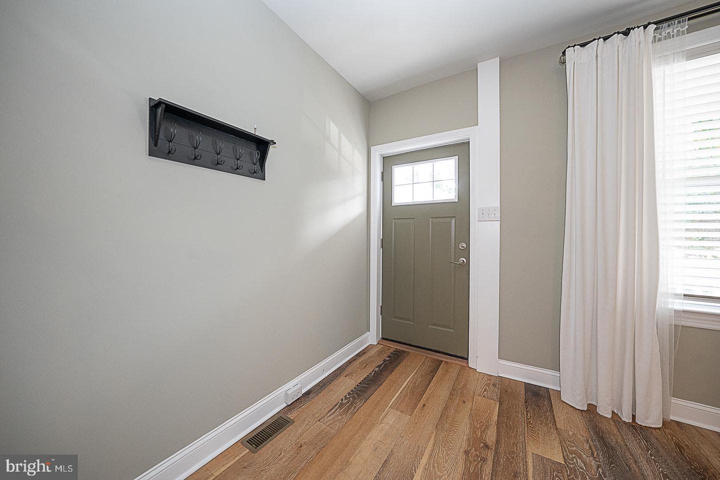 105 W Franklin Street photo 5