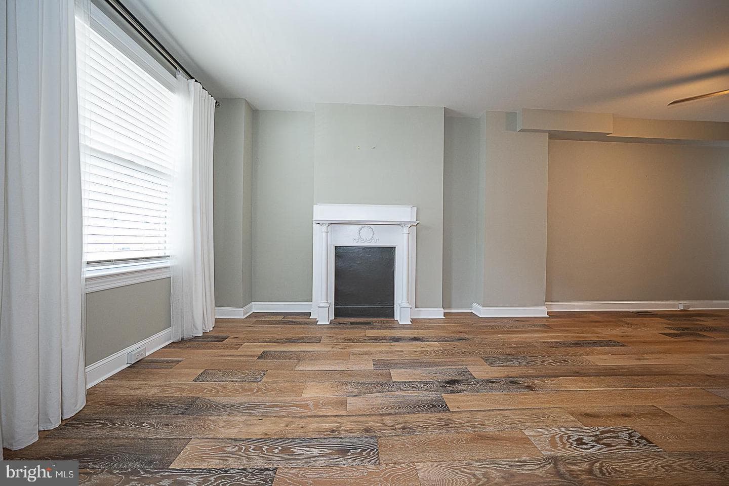 105 W Franklin Street photo 6