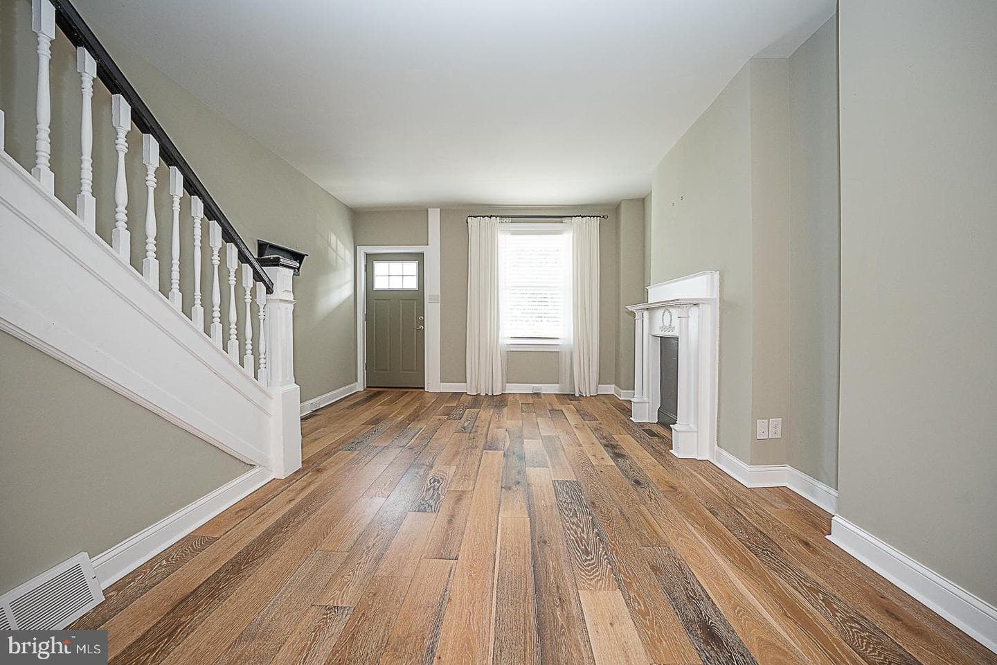 105 W Franklin Street photo 9