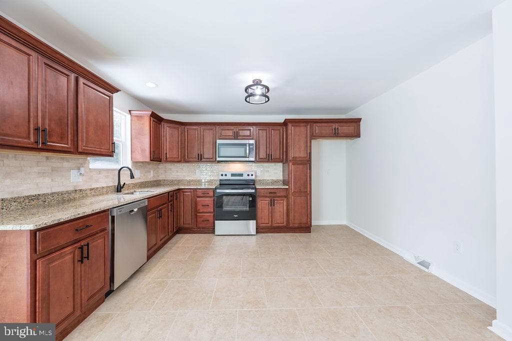 231 E Avon Road photo 13